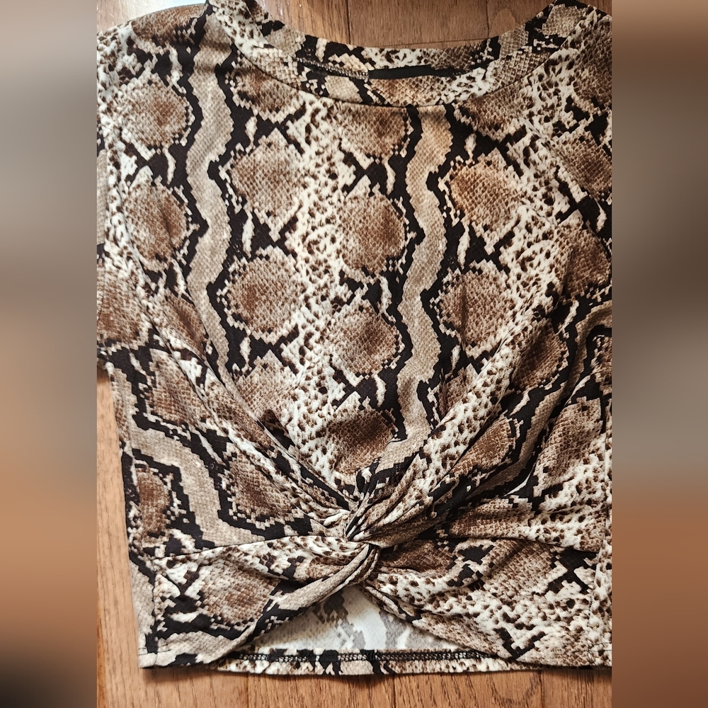 Long sleeve snake print crop top